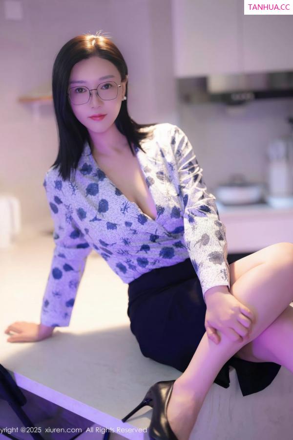   [XiuRen]高清写真图 2025.10.14 No.10866 雅茹老师 OL服饰第30张图片